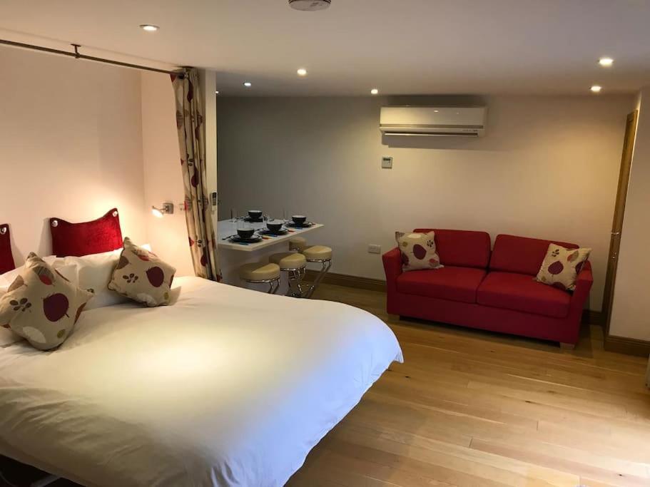 Fantastic Cotswolds Hideaway Cleeve Hill Southam (Gloucestershire)