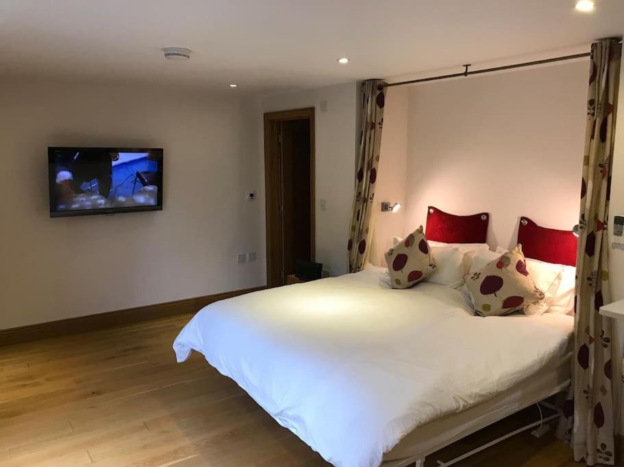 Fantastic Cotswolds Hideaway Cleeve Hill * Southam (Gloucestershire)